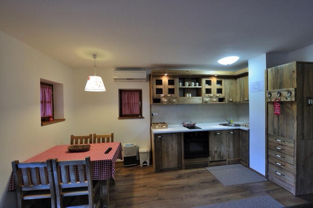 Apartment Drvena Kuca Mreznica Gornji Zvečaj Habitación foto